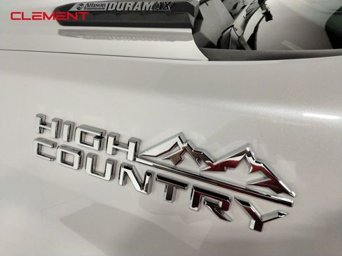 Used 2022 Chevrolet Silverado 2500 High Country w/ Safety Package II image 44