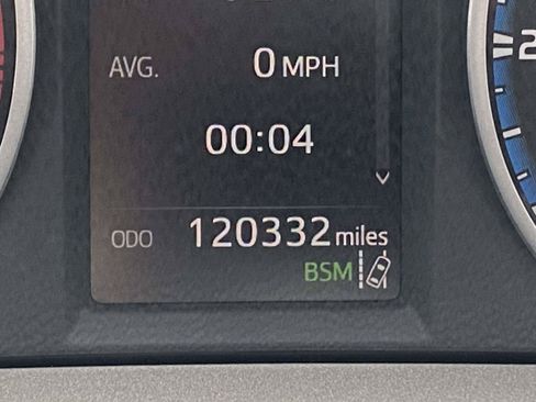 Used 2018 Toyota RAV4 XLE FWD image 23