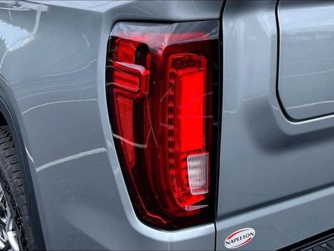 Used 2024 GMC Sierra 1500 SLT w/ SLT Convenience Package AWD/4WD image 31