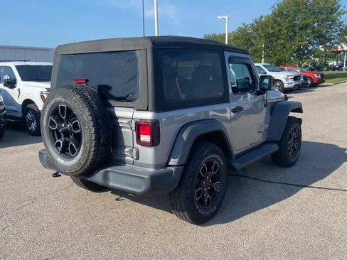Used 2018 Jeep Wrangler Sport AWD/4WD image 3