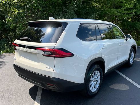 Used 2024 Toyota Grand Highlander AWD image 5