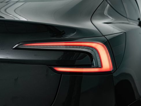 Used 2024 Tesla Model 3 Long Range RWD image 9