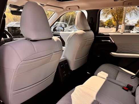 New 2026 Mitsubishi Outlander SEL FWD image 17