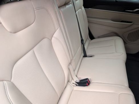 Certified 2025 Jeep Grand Cherokee L Limited w/ Luxury Tech Group II AWD/4WD image 22