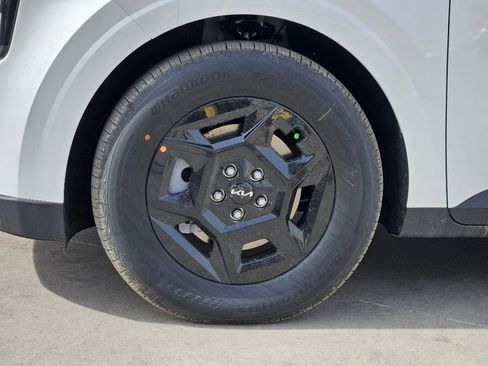 New 2026 Kia Carnival LXS image 7