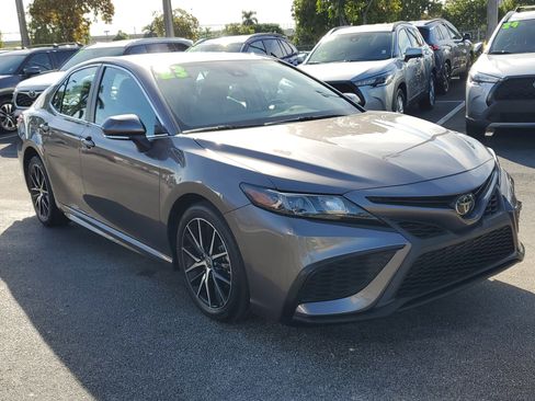 Used 2023 Toyota Camry SE image 4
