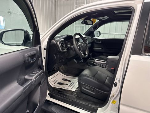 Used 2023 Toyota Tacoma TRD Sport w/ TRD Premium Sport Package AWD/4WD image 16