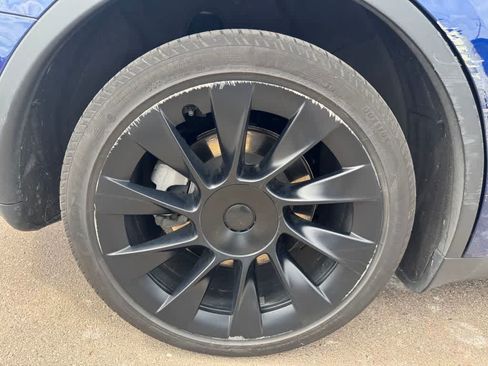 Used 2024 Tesla Model Y Long Range AWD/4WD image 9