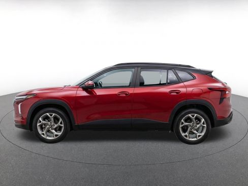 Used 2025 Chevrolet Trax LT w/ LT Convenience Package FWD image 4