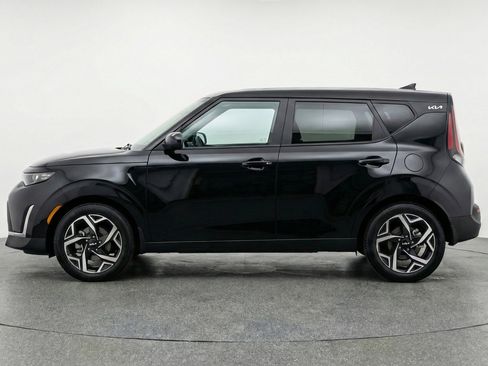 Used 2025 Kia Soul LX w/ LX Technology Package FWD image 5