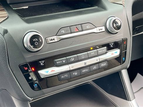 Used 2020 Ford Explorer Limited image 16