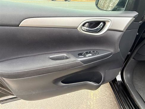 Used 2015 Nissan Sentra S image 10