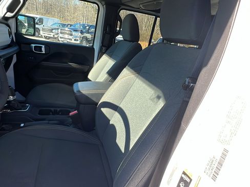 Certified 2025 Jeep Wrangler Sahara image 17