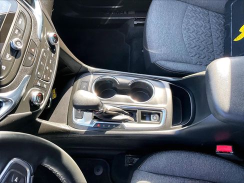 Used 2023 Chevrolet Equinox LT image 19