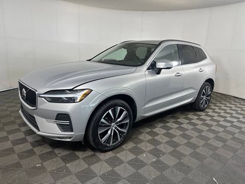 Used 2022 Volvo XC60 B5 Momentum image 7