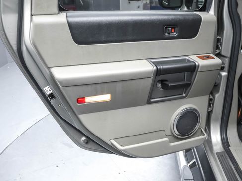 Used 2003 HUMMER H2 Luxury w/ Preferred Equipment Group image 17