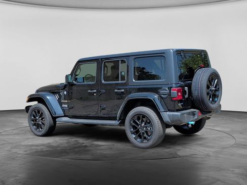 Used 2023 Jeep Wrangler Unlimited Sahara w/ Cold Weather Group AWD/4WD image 5