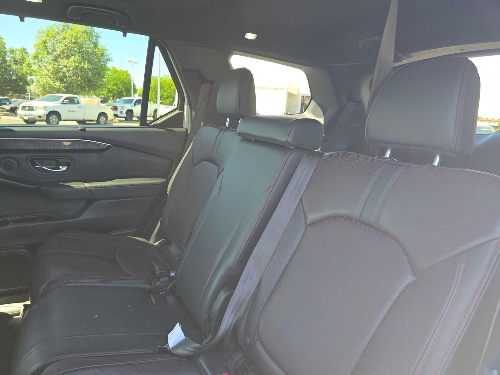 Used 2025 Honda Pilot Black Edition image 17