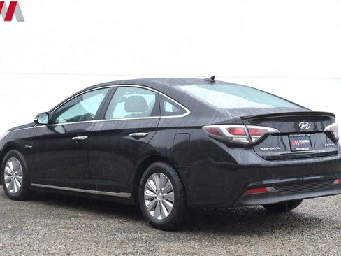 Used 2016 Hyundai Sonata SE image 2
