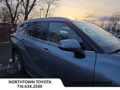 Used 2020 Toyota Highlander Limited Platinum image 3