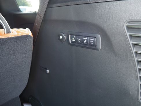 New 2026 Chrysler Pacifica Pinnacle image 11