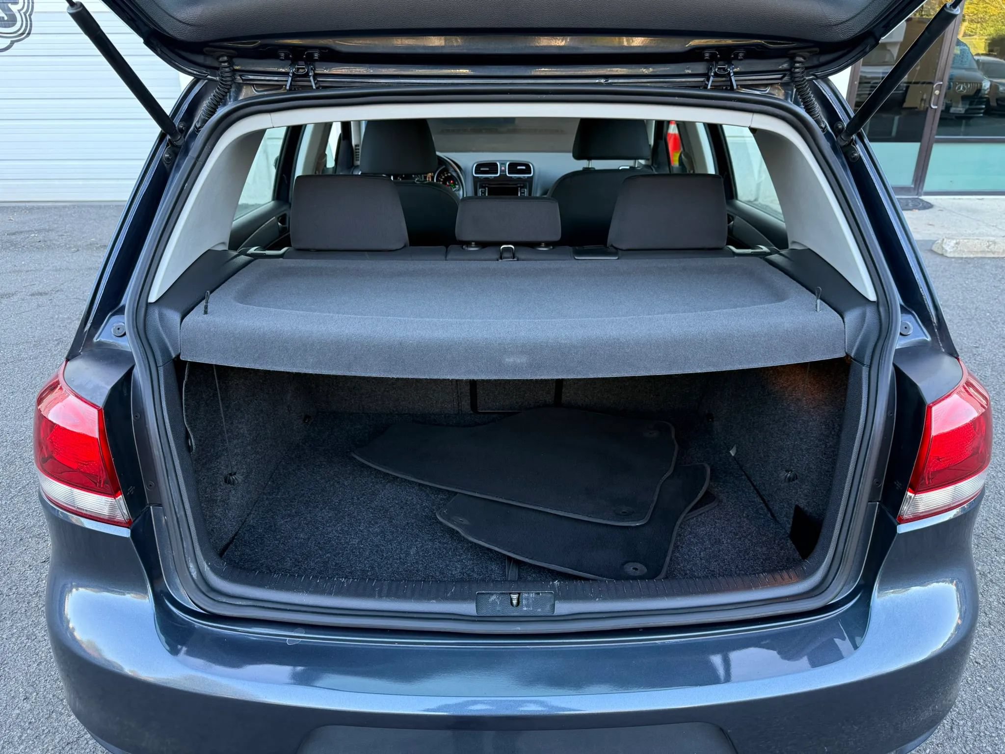 Used 2013 Volkswagen Golf 4-Door FWD image 25