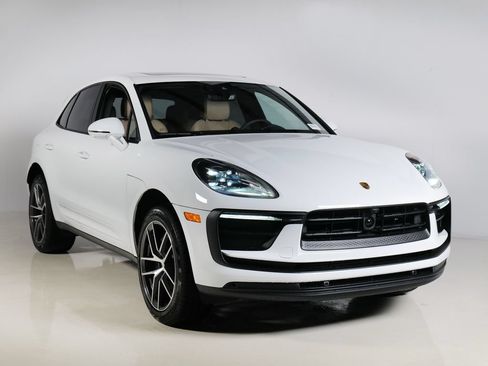Certified 2026 Porsche Macan AWD/4WD image 18