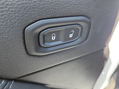 Used 2023 Jeep Wrangler Unlimited Sahara w/ Cold Weather Group AWD/4WD image 15