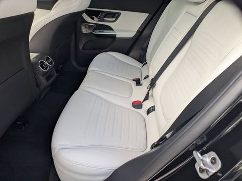 Used 2023 Mercedes-Benz GLC 300 image 19