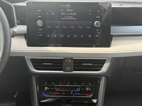 New 2026 Volkswagen Taos SE FWD image 23