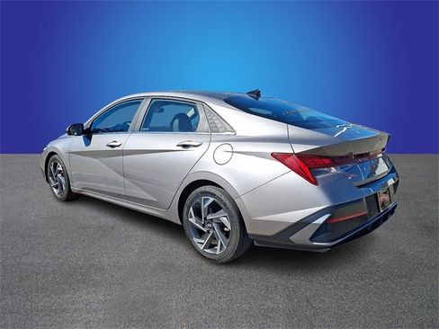 Used 2024 Hyundai Elantra Limited image 6
