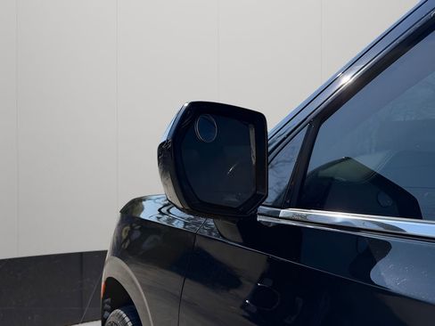 Used 2023 Chevrolet Suburban LT image 14