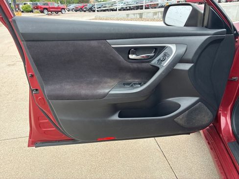 Used 2013 Nissan Altima 2.5 S FWD image 14