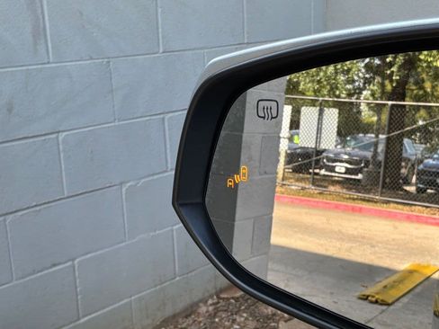Used 2025 Toyota Sienna XLE FWD image 25