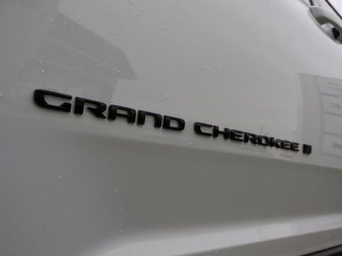 New 2025 Jeep Grand Cherokee Altitude image 7