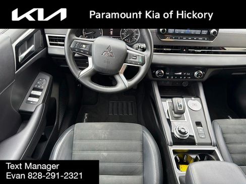Used 2024 Mitsubishi Outlander SE Black Edition FWD image 17