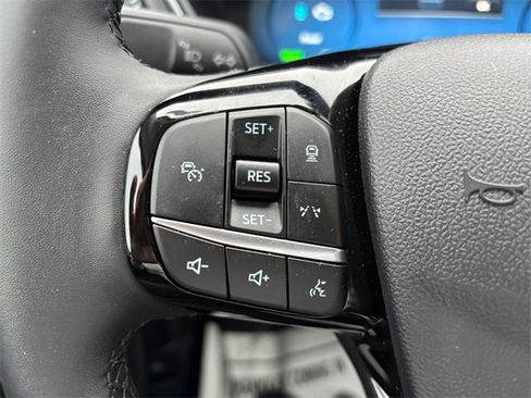 Used 2025 Ford Escape Platinum w/ Premium Technology Package image 18