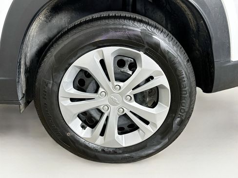 Used 2025 Chevrolet Trax LS image 11