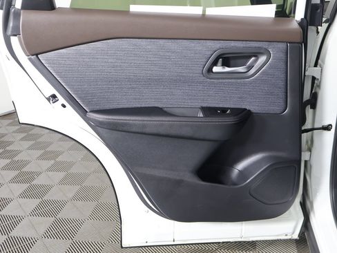 Used 2023 Nissan Rogue SV AWD/4WD image 22
