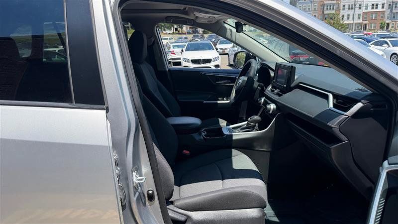 Used 2020 Toyota RAV4 XLE w/ Convenience Package FWD image 14