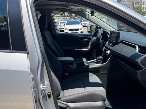 Used 2020 Toyota RAV4 XLE w/ Convenience Package FWD image 14