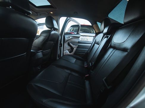 Used 2014 Ford Focus Titanium image 16