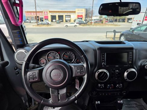 Used 2015 Jeep Wrangler Unlimited Sahara w/ Max Tow Package AWD/4WD image 19