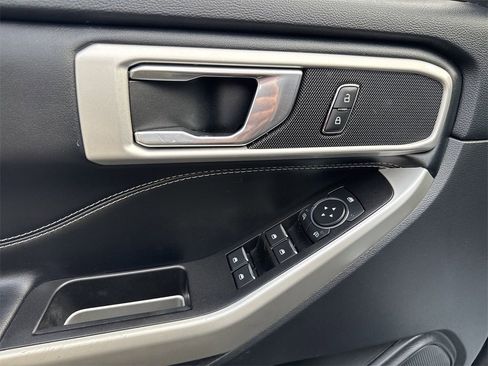 Used 2022 Ford Explorer XLT w/ Equipment Group 202A image 15