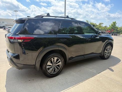 Used 2024 Nissan Pathfinder SV w/ SV Premium Package AWD/4WD image 5