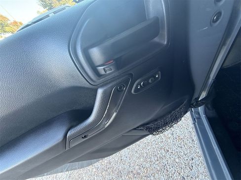 Used 2015 Jeep Wrangler Unlimited Rubicon w/ Connectivity Group image 20