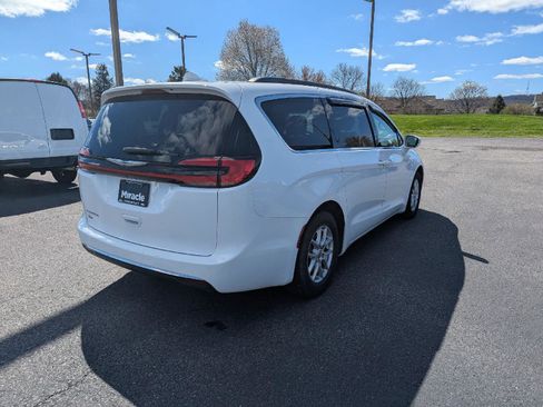 Used 2022 Chrysler Pacifica Touring-L FWD image 7