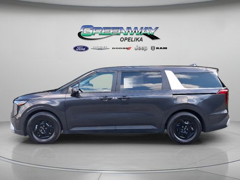 Used 2025 Kia Carnival FWD image 3