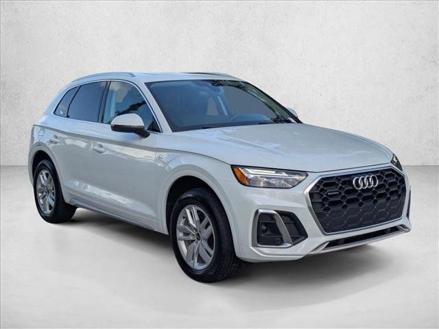 Used 2023 Audi Q5 2.0T Premium w/ Convenience Package AWD/4WD image 3