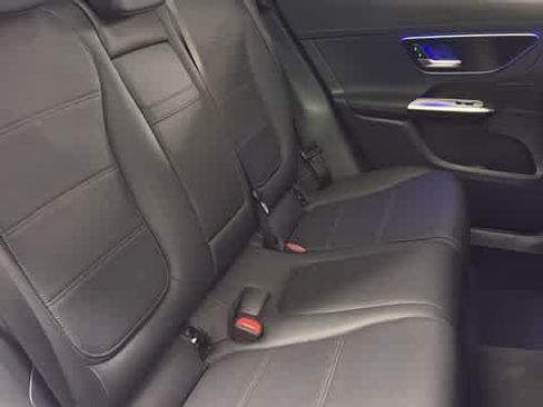 Used 2024 Mercedes-Benz GLC 300 4MATIC image 32